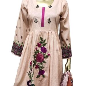 Robe d'été prête à l'emploi Faisalabad Costumes de pelouse Readymade Vêtements pour femmes Summer Designer Readymade Lawn Suits Shalwar Kameez Ladies - Product Image 1