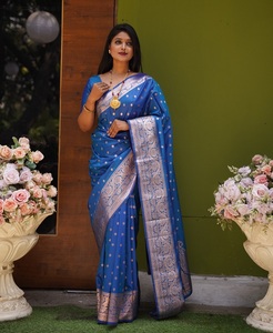 Sari en soie Banarasi traditionnel indien avec broderie Zari pour les occasions de mariage et les événements festifs, tenue pour femmes - Product Image 1