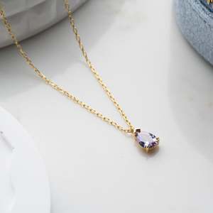 Pendentif goutte d'eau en améthyste clair, pierre de naissance de février, bijou en pierre précieuse violette, cadeau pour elle, pendentif élégant - Product Image 1