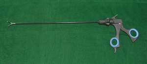 Pinzas de Presión Monopolares Laparoscópicas de 90 Grados, Instrumentos Quirúrgicos Reutilizables de Acero Inoxidable de Mahfooz Instruments - Product Image 5