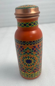 Bouteille élégante en cuivre avec autocollant, finition mate, pour la cuisine, la salle à manger, le bureau, les voyages et l'utilisation pour la consommation d'eau ayurvédique saine. - Product Image 1