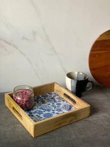 Bandeja Cuadrada de Madera Blue Blossom, Bandeja Redonda de Madera de Mango con Asas, Bandeja Decorativa para Servir - Product Image 4