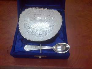 Silver Plated Triangular Bowl With Spoon Premium Decorative Metal Dry Fruit Serving Bowl For Wedding Gift - Product Image 3
