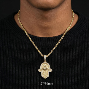 Collar con Colgante de Mano de Hamsa Chapado en Oro Sólido de 14K, Cadena Cubana Unisex con Engaste de Zirconia, Ideal para Regalo de Aniversario y Boda - Product Image 1