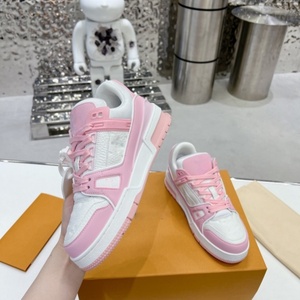 รองเท้าผ้าใบลำลองแฟชั่นดีไซเนอร์ คูตูร์ โลโก้  ทันสมัย คุณภาพสูง หลากหลายรุ่น หนังวัว  แบบผูกเชือก - Product Image 4