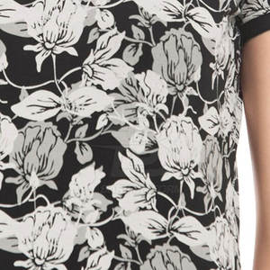 เสื้อยืดแขนสั้นผู้หญิง ผ้าคอตตอนเนื้อดี 220 กรัม ระบายอากาศได้ดี เป็นมิตรต่อสิ่งแวดล้อม เหมาะสำหรับใส่ลำลอง สตรีทแวร์ แฟชั่น ใส่ได้ทุกวัน - Product Image 5