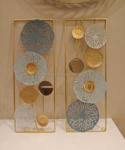 Art mural en métal avec anneaux superposés verticaux, style nordique de luxe léger |   Panneau mural en maille dorée bronze à disques radiaux pour salon - Product Image 3