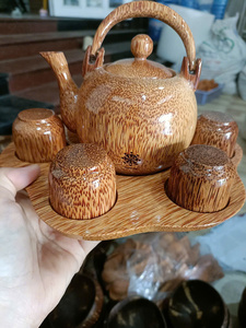 Tetera de Coco Hecha a Mano en Vietnam, Tetera de Madera Natural para Servicio de Té Tradicional, Regalos de Boutique y Venta al por Menor - Product Image 1
