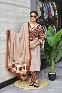 Mejora tu guardarropa étnico con este elegante conjunto de kurti de diseñador, elaborado y comprado directamente del proveedor a precio de mayoreo. - Product Image 3