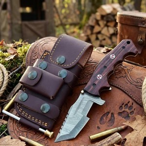 Couteau à lame fixe de qualité industrielle A&M Enterprises, en acier Damas fait main, à pointe tombante et bord droit, 8 pouces, manche en bois - Product Image 1