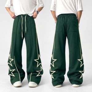 Pantalones Deportivos Holgados para Hombre, Color Negro Jet, Colección Essential, Ribete Lateral Blanco, Acabado Limpio, Cordón Ajustable Extendido - Product Image 3