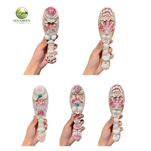 Peigne à cheveux artisanal en coquillages écologiques du Vietnam, brosse à cheveux décorative en perles et coquillages, accessoire sirène pour la plage et la maison, cadeau idéal - Product Image 6