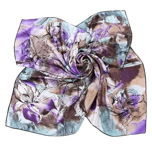 Pañuelo de Seda 100% Personalizado con Impresión Digital de su Propio Diseño, Pañuelo Cuadrado de Satén para Mujer con Estampados de Puntos y Lazos - Product Image 4