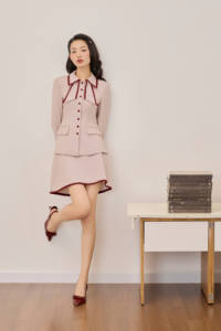 Ensemble deux pièces élégant et moderne pour femme : blazer et jupe en twill, style bureau -KS56 - Product Image 2