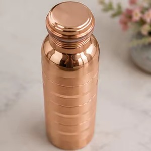 ขวดน้ำทองแดงลายรังผึ้งรักษ์โลก พร้อมกล่องของขวัญสีขาว ขวดน้ำทรงหกเหลี่ยมลายนูนทันสมัย สำหรับสุขภาพแบบอายุรเวท - Product Image 2