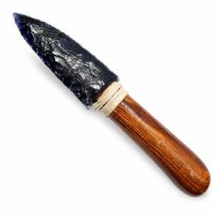 Escultura Artesanal de Punta de Flecha de Obsidiana Azul Oscuro de 8 Pulgadas con Mango de Madera, Arte Folclórico Tallado, Gema, Decoración Feng Shui para el Hogar - Product Image 1
