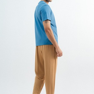 เสื้อยืดคอกลมแขนสั้นสีน้ำเงินสำหรับผู้ชาย ทรงปกติ สวมใส่สบาย ผ้าเจอร์ซีย์คอตตอน 100% ระบายอากาศได้ดี ทรงโอเวอร์ไซส์ ลายพิมพ์ตามสั่ง น้ำหนัก 220 กรัม - Product Image 2