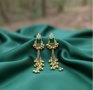 Boucles d'oreilles ethniques kashmiri géométriques en alliage de zinc de qualité supérieure, plaquées or, avec strass en cristal, légères, pour femmes, parfaites pour les occasions festives - Product Image 2
