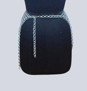 Body de malla plateada para mujer con detalles de flecos, atuendo de armadura a la moda - Product Image 4