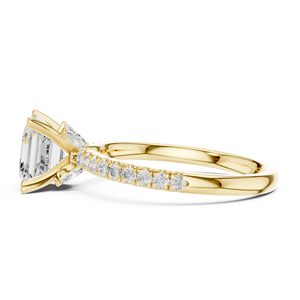 Anillo de lujo con diamante de laboratorio de corte Asscher de cuatro puntas para mujer, hecho de oro amarillo de 14 quilates, con banda de boda y diamantes pavé. - Product Image 2
