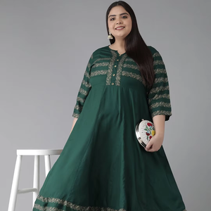 Kurti Anarkali de Talla Grande con Estampado Floral de Rayón, Color Verde, Estilo Étnico, Tela Suave y Ligera, Cómodo para el Verano - Product Image 1