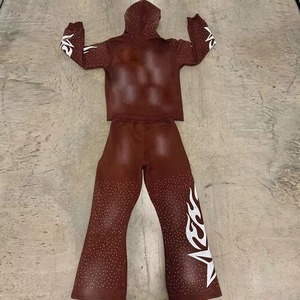 Conjuntos Deportivos de Alta Calidad para Hombre y Mujer, Trajes Deportivos de 2 Piezas con Pedrería, Logotipo Estampado con Efecto Desgastado por el Sol - Product Image 1