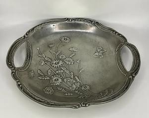 Plateau de service vintage en argent plaqué avec gravure florale pour la présentation des plats, le service des invités et la décoration intérieure - Product Image 5