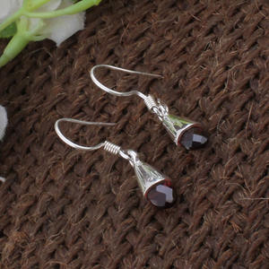 ต่างหูห้อยประดับพลอยโกเมนสีแดงธรรมชาติทรงหยดน้ำ เงินแท้ 925 ต่างหูพลอยโกเมนทรงลูกแพร์สำหรับผู้หญิง เครื่องประดับคุณภาพสูง - Product Image 2
