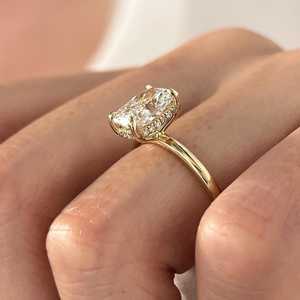 Bague de fiançailles avec halo caché en diamant de laboratoire allongé de 2 carats, or 14 carats, diamant allongé, certifié IGI - Product Image 6