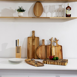 Planche en bois rustique avec poignée, planche à servir et à découper naturelle avec poignée pour la cuisine, la présentation en restaurant - Product Image 4