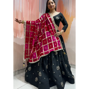 Chaniya Choli élégant en soie de Bombay avec broderies Butta et dupatta en viscose brodée, tenue de mariage et de Navratri pour femmes - Product Image 1