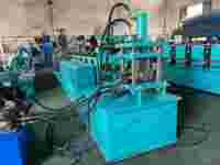 Machine de formage à rouleaux à grande vitesse pour la fabrication de goujons de friction