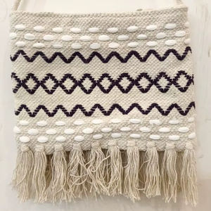 Sac bandoulière bohème en coton tissé à la main avec pompons, sac à bandoulière écologique pour femme, prêt pour les voyages - Product Image 1