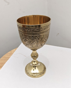 Gobelet en laiton vintage gravé, calice décoratif en métal, coupe à boire de style médiéval, gobelet à vin en laiton, accessoires de bar, décoration de table - Product Image 5