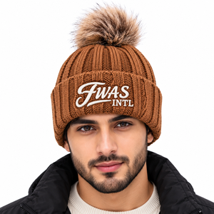 Bonnet côtelé épais personnalisé de haute qualité unisexe avec pompon en fausse fourrure, bonnet d'hiver à logo brodé sur le revers, chapeau en tricot doux, vente en gros USA - Product Image 1