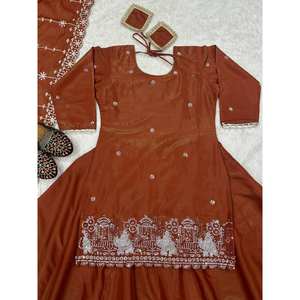 Conjunto de traje de diseñador para mujer con detalle de secuencia de trabajo bordado con múltiples agujas - Product Image 2