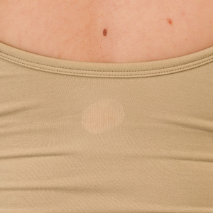 เสื้อกล้ามออกกำลังกายไร้ตะเข็บสำหรับผู้หญิง รุ่น Sahara พร้อมบราในตัว รองรับแรงกระแทกน้อย ยืดหยุ่นได้ดี เหมาะสำหรับโยคะ ฟิตเนส และการฝึกซ้อม - Product Image 6