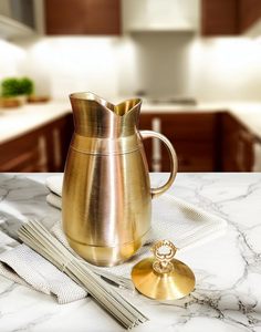 Carafe artisanale en laiton finition mate, motif Pital en relief, pour eau, vaisselle traditionnelle, pichet de rangement pour la maison et la salle à manger - Product Image 3