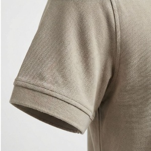 Polo en tricot à manches courtes beige pour homme avec fermeture éclair, design uni décontracté, coupe classique - Product Image 6