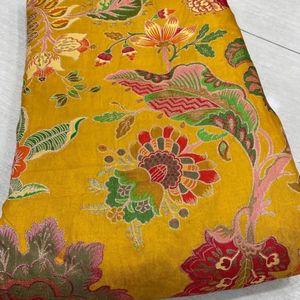Tissu ethnique en soie Dola de 45 pouces avec imprimé floral sur toute la surface pour Haldi Kurti, Anarkali, Dupatta et jupe - Product Image 1