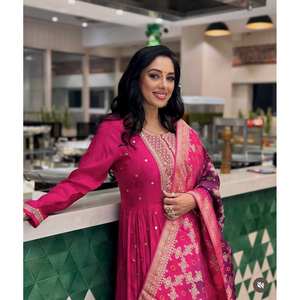 Precioso Traje Indio y Pakistaní con Pent y Dupatta, Elegante Vestido de Fiesta - Product Image 2