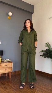 Conjunto Casual Elegante para Chicas, Camisa con Cuello en V y Mangas Largas con Pantalón, Diseño Color Block Sólido, Alta Demanda, de la India - Product Image 3