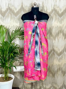 Falda Larga Nivisaa Hecha a Mano en India con Patrón Floral de Seda Reciclada, Cinturón Reversible, Vestido Maxi Transpirable para Uso Casual en Todas las Estaciones - Product Image 5