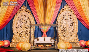 Mariage musulman Décor de scène au henné avec balançoire Mehndi Sangeet Décor de scène pour les mariages indiens Décoration de nuit au henné avec balançoire - Product Image 2