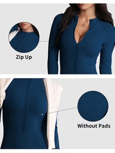 Survêtement de fitness à manches longues et coupe ajustée avec pantalon évasé |   Tenue de sport respirante en polyester et élasthanne de qualité supérieure |   Tissu doux et très extensible - Product Image 5