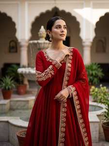 ชุดเดรสยาวผ้าจอร์เจตต์สำหรับผู้หญิง ดีไซน์หรูหรา ประดับด้วยงานปักเลื่อมหนัก พร้อมผ้าคลุมไหล่ยาวถึงพื้น ไม่ยับง่าย สามารถใส่ได้สองด้าน - Product Image 3