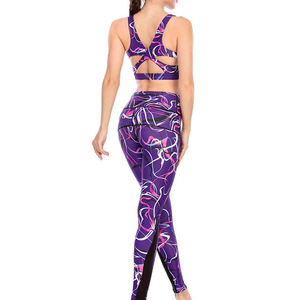 Ensemble de yoga imprimé par transfert thermique intégral, respirant, soutien-gorge de sport et legging, fabriqué au Pakistan - Product Image 2