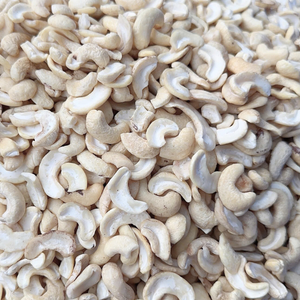 Fabrication de noix de cajou jumbo biologiques entières W180 W210 Santigo, exportées en gros vers l'Asie, l'UE et le Moyen-Orient - Product Image 1