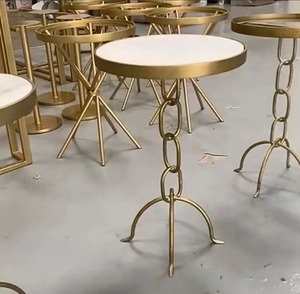 Table basse en métal minimaliste faite à la main, design contemporain, meubles décoratifs pour salon, finition argentée, plateau rond - Product Image 6