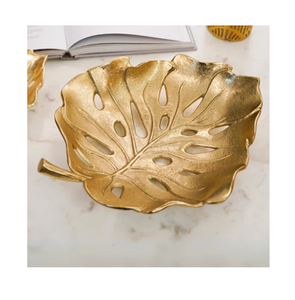Assiette en laiton en forme de feuille, design fabuleux, fabrication indienne, vaisselle traditionnelle pour la maison, assiette/plat de service, vente en gros. - Product Image 4